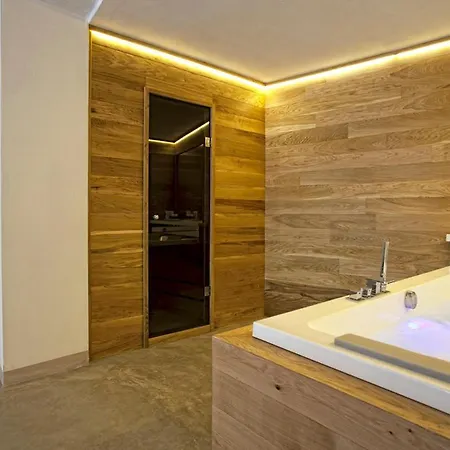 Catrosse Sleeps 11 With Pool And Air Con Cortona